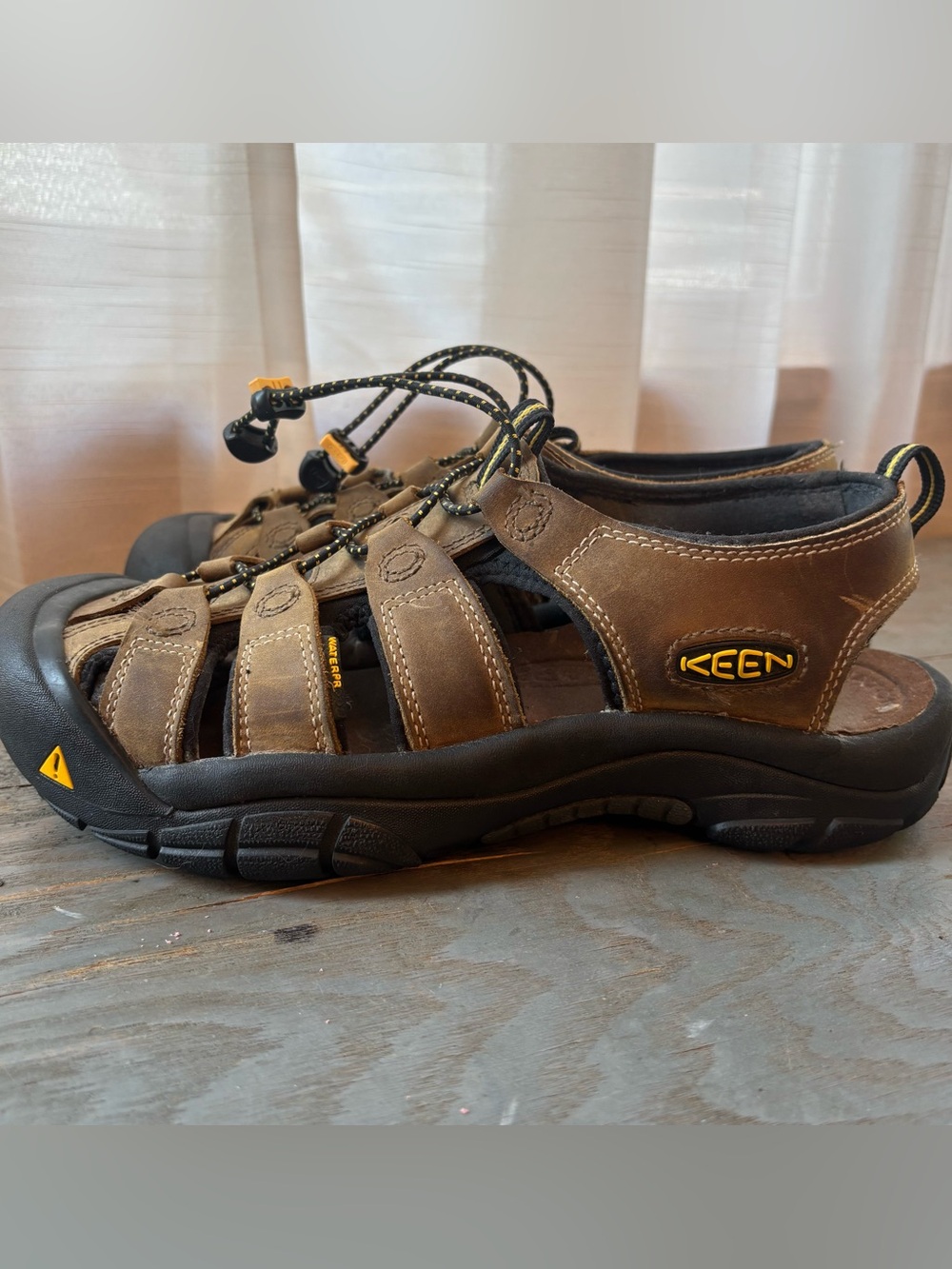 Keen Newport brown leather sandals | size 11